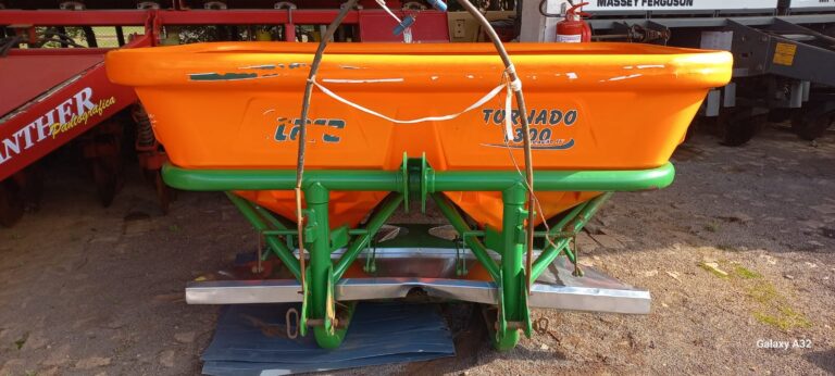Distribuidor Fertilizantes Tornado 1300